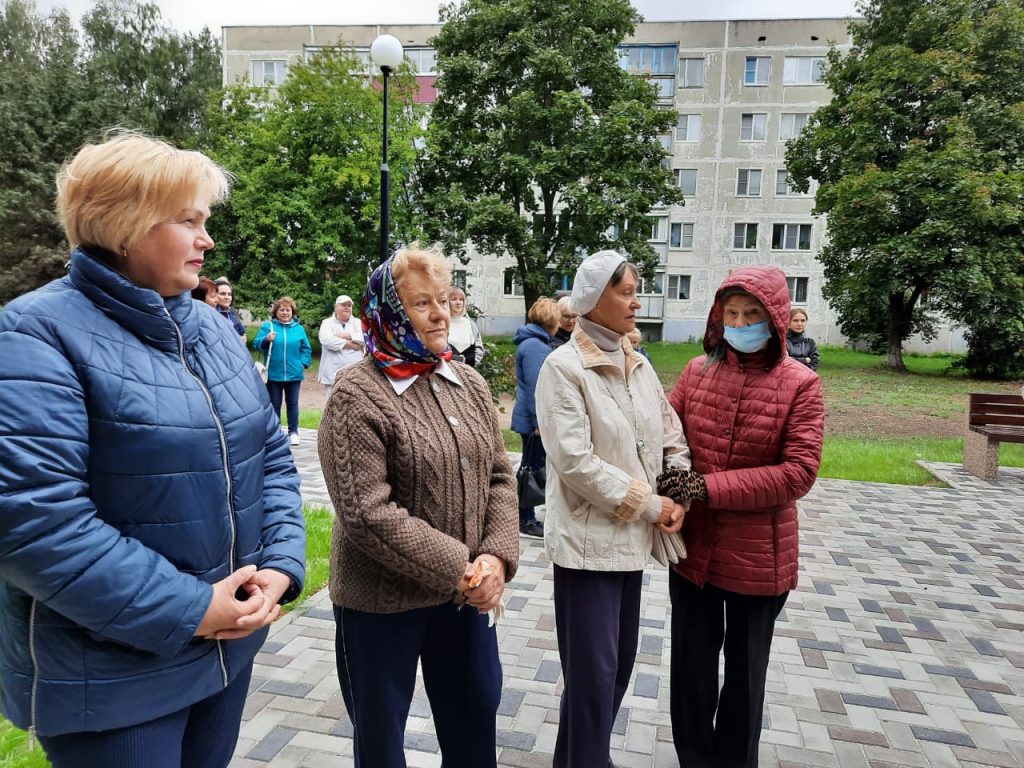 04 сентября 2021 года прошло торжественное мероприятие, посвященное  завершению благоустройства обновленного сквера Победы в г. Новомичуринск,  расположенного в мкр. «Б» около МОУ «Новомичуринская средняя  общеобразовательная школа №2». | НОВОМИЧУРИНСК